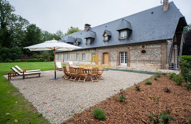 Exceptional 17th-century Normandy house, entirely renovated - 1.7 hectares of enclosed grounds
