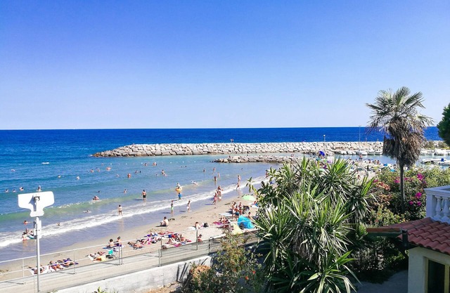 Exceptional holiday apartment, WiFi, restaurant and store within walking distance