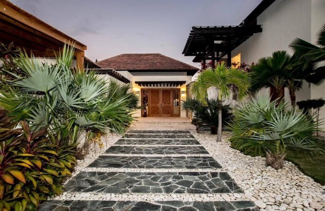 Exceptional Tropical Lush Villa with maid at Cap Cana