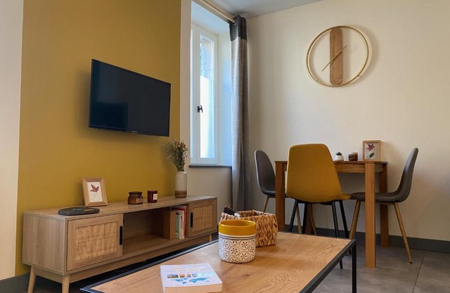 Exceptionnel ! Superbe appartement refait à neuf en rez-de-chaussée avec parking privé