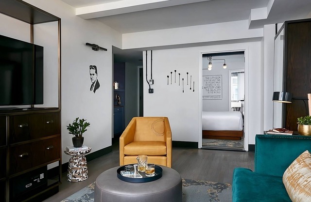 Excitement at its Peak! Just Minutes Away from Museum of Modern Art!