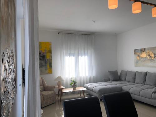 Exclusive Airport Apartment