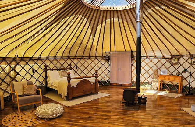 Exclusive Countryside Yurt + Cabin!