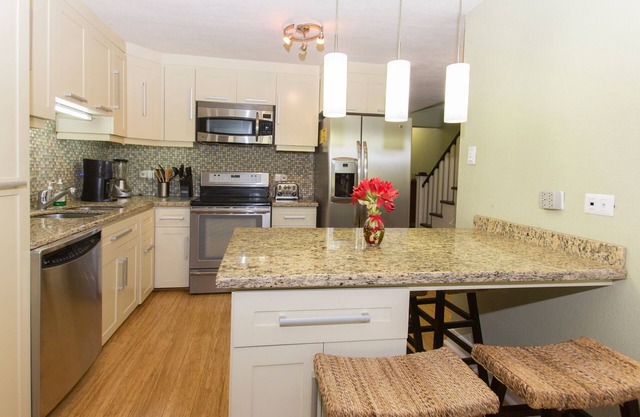 Exclusive 2-bd. condo on golf course near S.J. airport- golf and tennis package