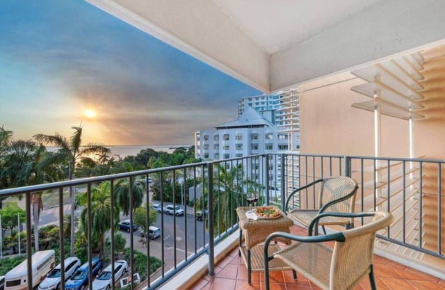 Exclusive Harbourfront Two Adjacent Stays w Pool