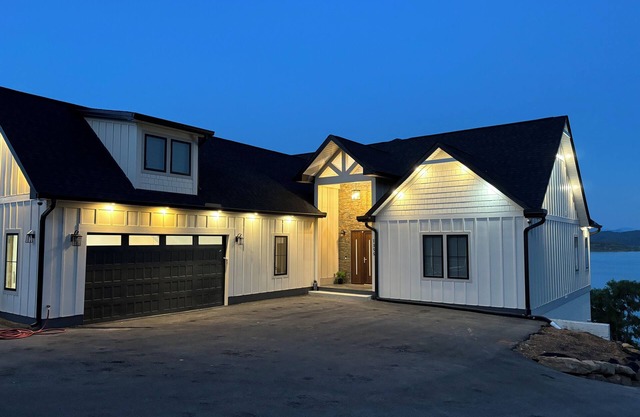 Exclusive Lakefront Retreat - nSpacious 5 bdr house in Dandridge on Douglas Lake