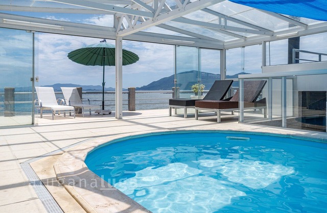 Exclusive Mansion: Pool & Sea View