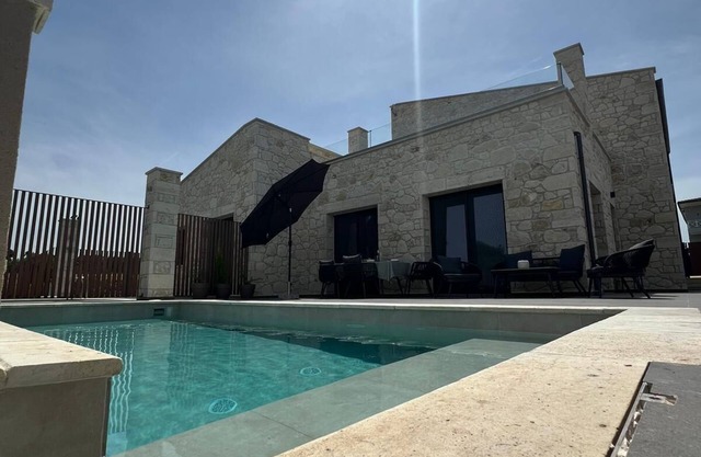 EXCLUSIVE NEW VILLA WITH PRIVATE POOL-4bds