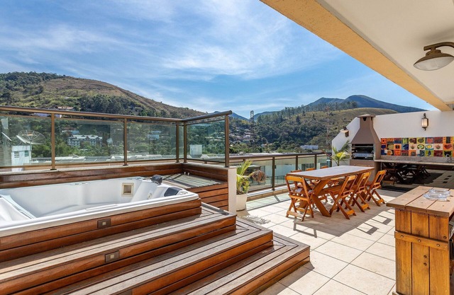 Exclusive Penthouse with Private Jacuzzi in the Heart of Itaipava