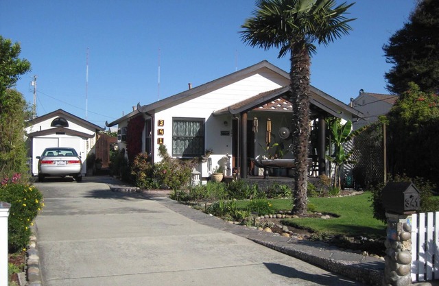 Executive Beach Retreat~ (1-2 people) July 2022