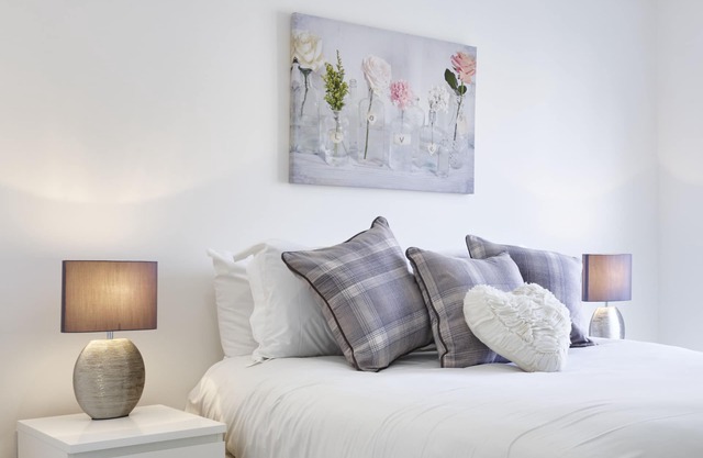 Executive 4 bed/3 bath town house in Central Milton Keynes