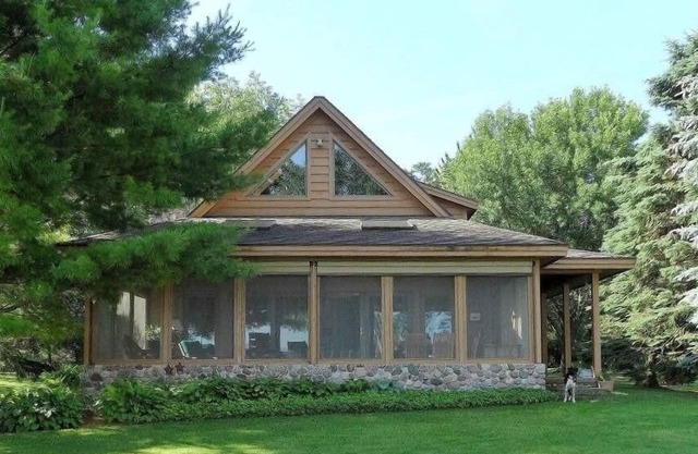 Executive lake front home sleeps 12- Amazing Views and Amenities