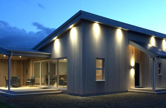 Executive Lakeside Lodge at Mullans Bay