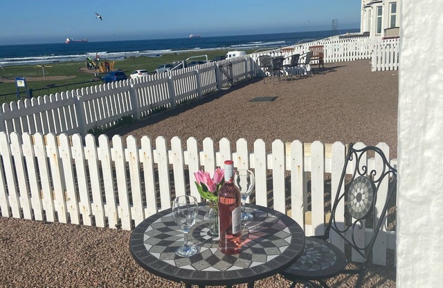 Executive Self Catering Holiday Townhouse with excellent sea view