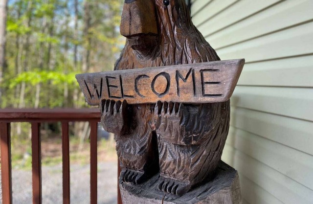 Exhale by the Fire at Crestview Cottage, 3-person Canoe Included