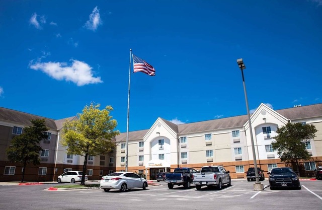 Experience Austin's Famous 6th Street! Full Kitchen, Pet-friendly Property!