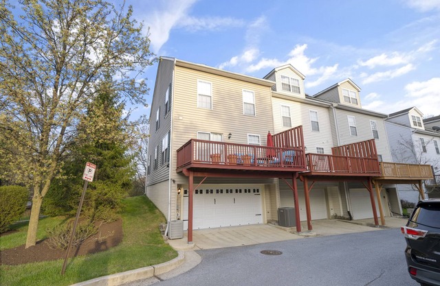 Experience Elevated Comfort: Luxe Breeze Townhouse.