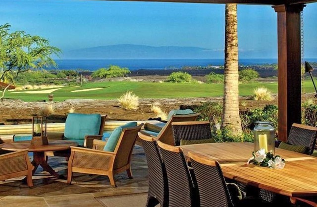 Experience luxury near golf courses, 4 mins to Four Seasons Resort