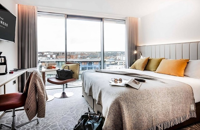 Experience Soothing Moments & Luxury! Minutes away from Phoenix Park