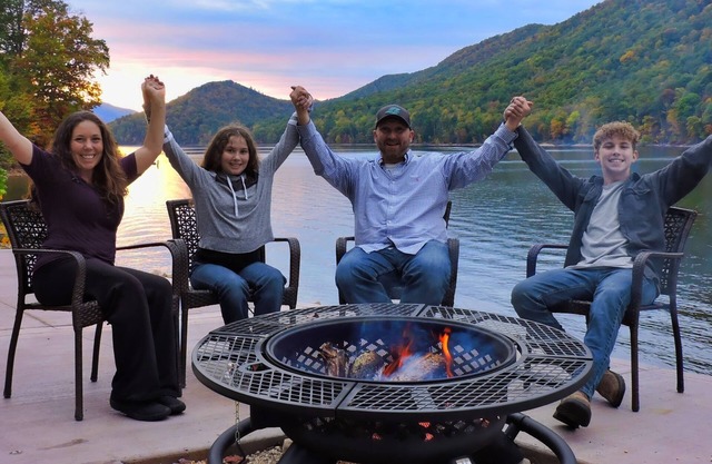 EXPERIENCE THE WATER'S EDGE. FAMILIES LOVE IT! EVERYONE LOVES IT!n