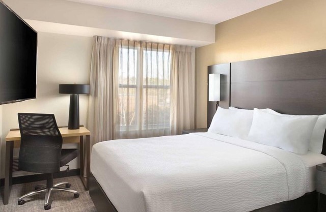 Explore Morrisville! Unit with Fully-equipped Kitchen! FREE Breakfast & Pool!