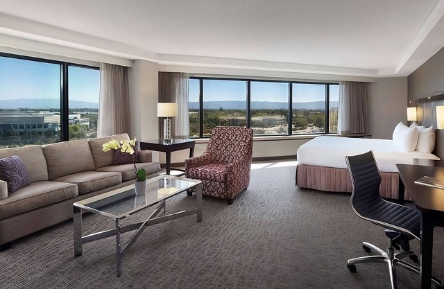 Explore the Tech Museum of Innovation! Spacious Pet-friendly Unit!