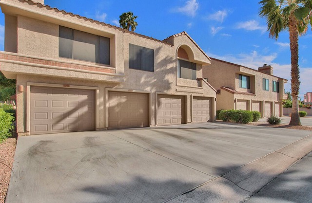 Exquisite 2 Bed/2.5 Bath Venetian in Scottsdale Ranch Condo