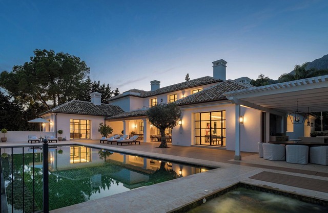 Exquisite 6 Beds Luxury Villa in Marbella