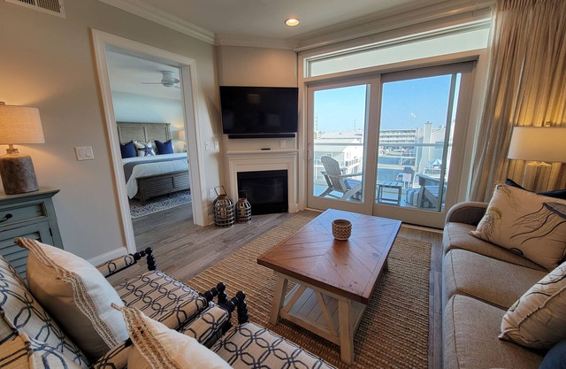 Exquisite Bayview Residence at Lighthouse Cove