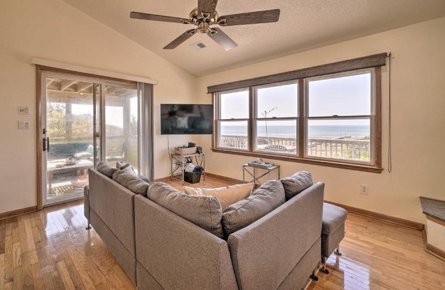 Exquisite Buxton Apt with 2 Decks and Water View!