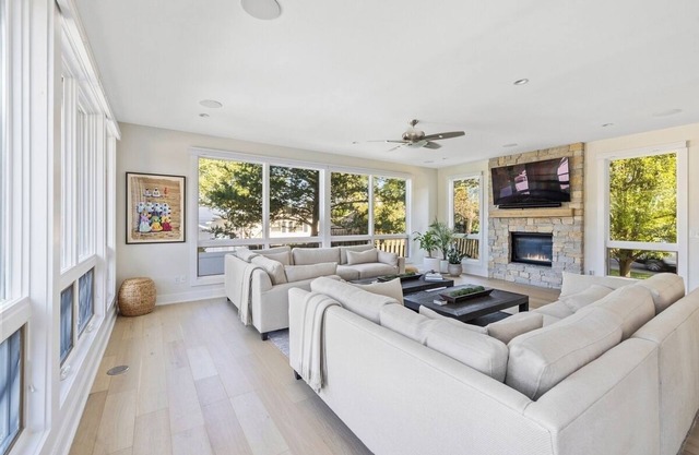 Exquisite home w/heated pool/rooftop deck/fire pit/short walk to town