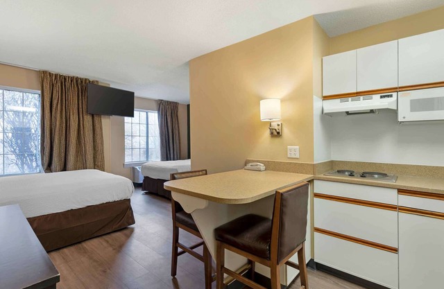 Extended Stay America Select Suites - St. Louis - Airport - Central