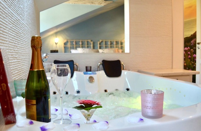 Extra Large Suite with jacuzzi