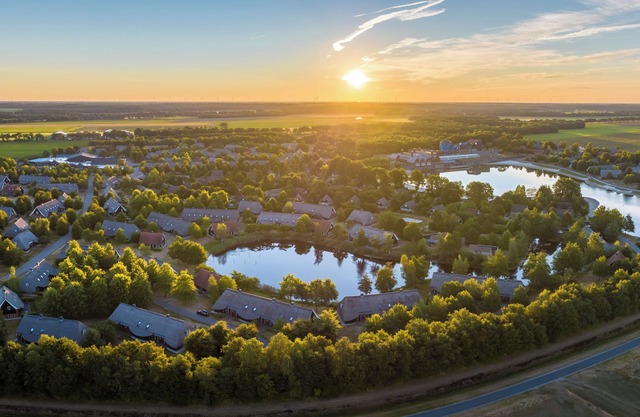 Extra luxury 8-person Wellnessfarmhouse in the holiday park Hof van Saksen