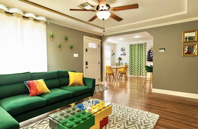 Extravagant 4bd-2bth Home! FREE Off st parking! Games! Jacuzzi tub!