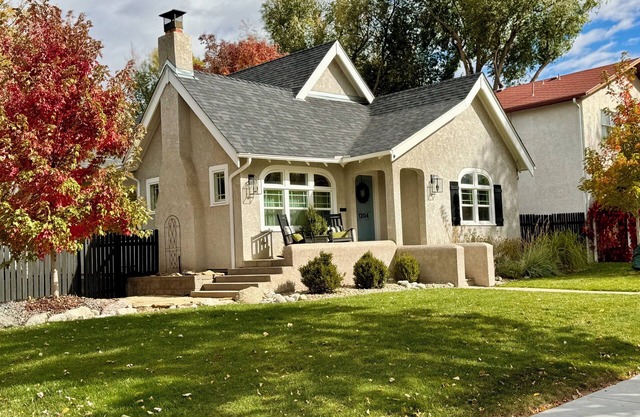 Extremely Clean!🏡1928 Columbine Cottage-Hot Tub,Fire Pit,Hiking,Pikes Peak Views