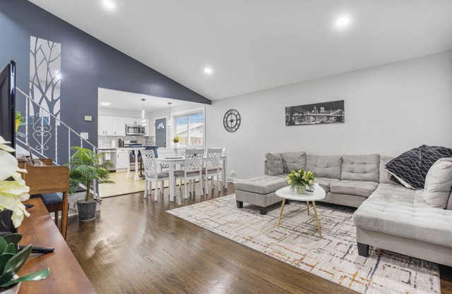 Exuberant - Elmhurst Home!