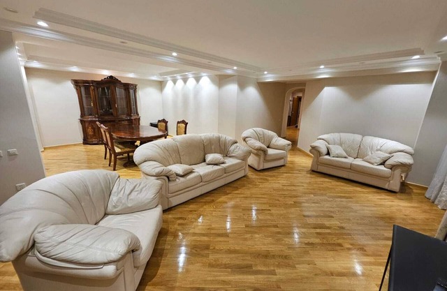 F1 Luxury Apartment.