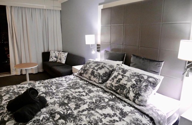 Fab studio in heart of Surfers Paradise! FREE WIFI and FREE PARKING!