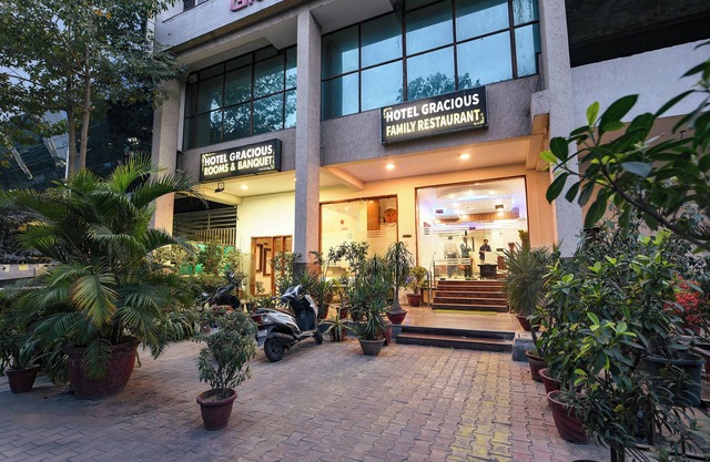 Fabhotel Gracious Inn