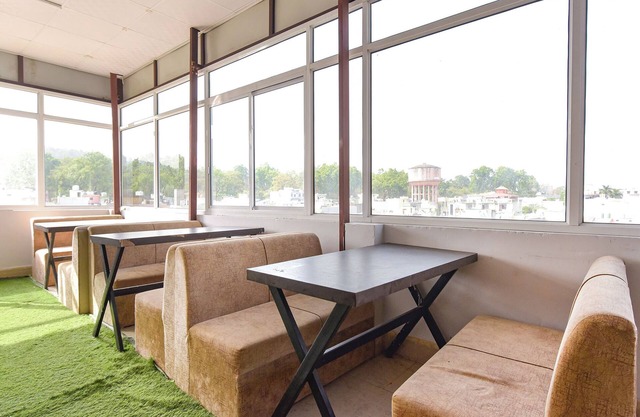 Fabhotel Nakshatra Palace