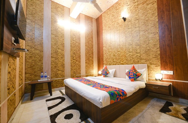 Fabhotel The Grand Palace