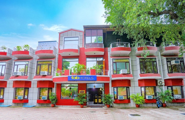 Fabhotel Traika Inn
