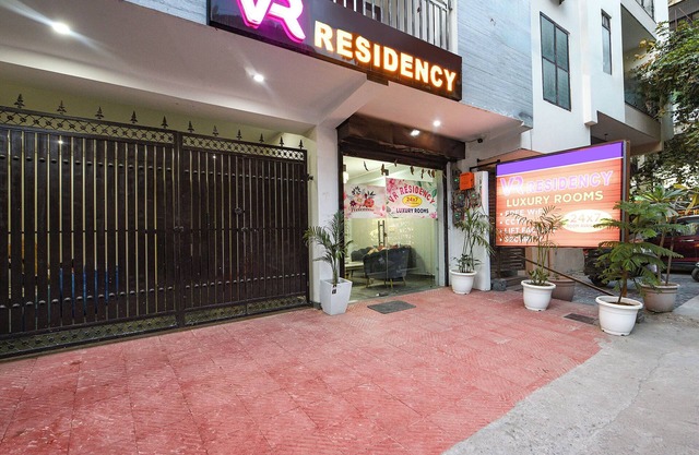 Fabhotel Vr Residency