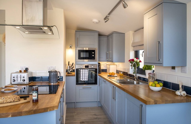 Fabulous 3 bed Freathy chalet with a wonderful view