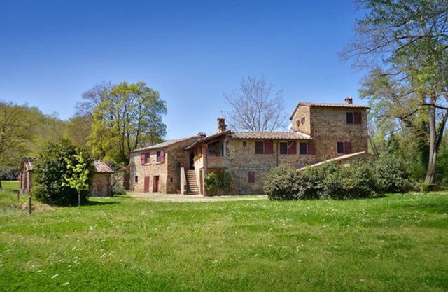 FABULOUS 6BR HOME WITH WONDERFUL SWIMMING POOL & GARDEN IN THE HEART OF TUSCANY!