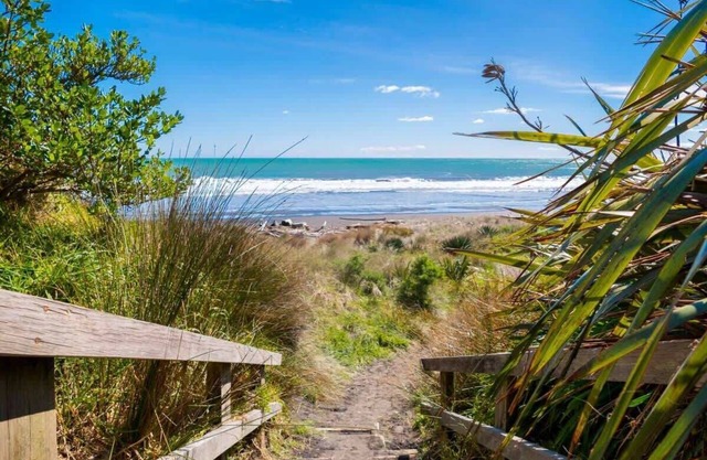 Fabulous In Fitzroy - seconds to Fitzroy Beach