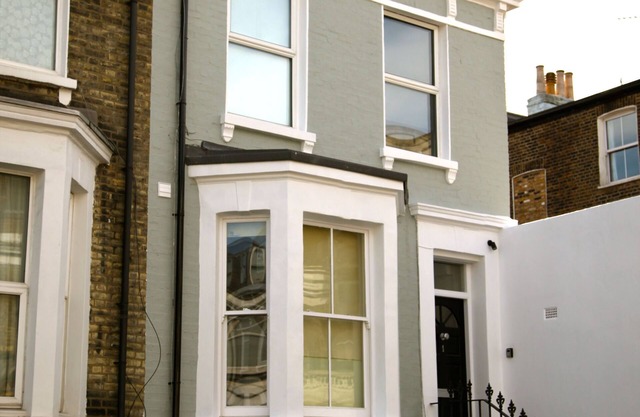Fabulous spacious Garden flat with south facing garden
