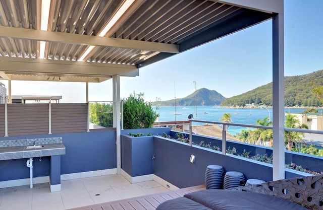Fabulous unit with a private spa and water views in the heart of Shoal Bay