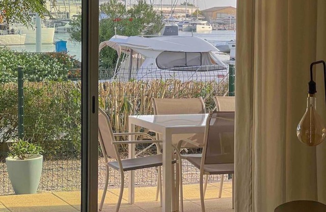 Face au bateaux, Neuf, 2 chambres , jardin